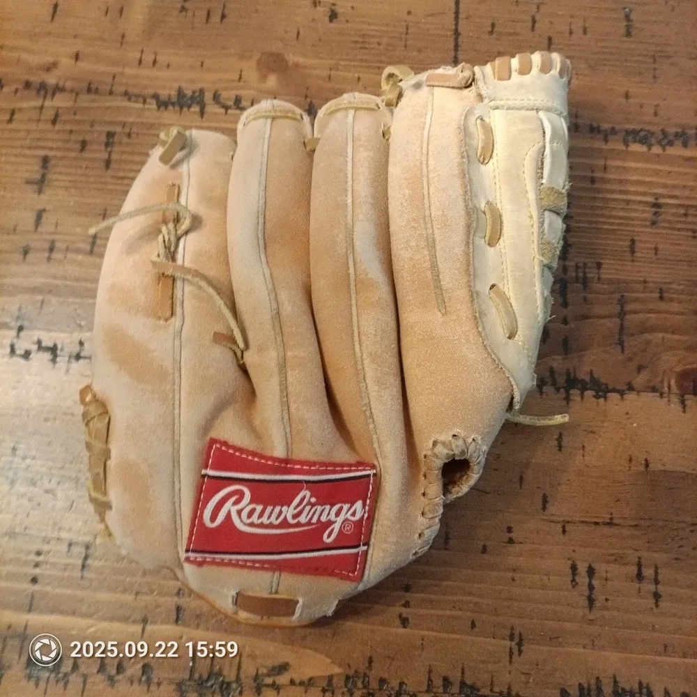 RAWLINGS KEN GRIFFEY JR RBG46 BASEBALL GLOVE RHT /Functional. B1